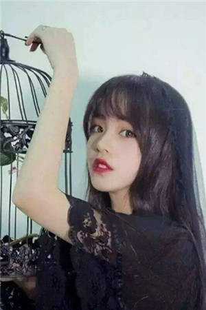 穿書女配不想走劇情（穿書女配不想走劇情大結局劇情介紹）